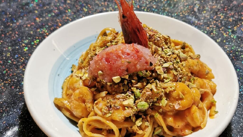 Gambero rosso, pomodorini e pistacchio